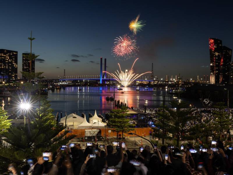 Melbourne celebró con fuegos artificiales la llegada del 2024.