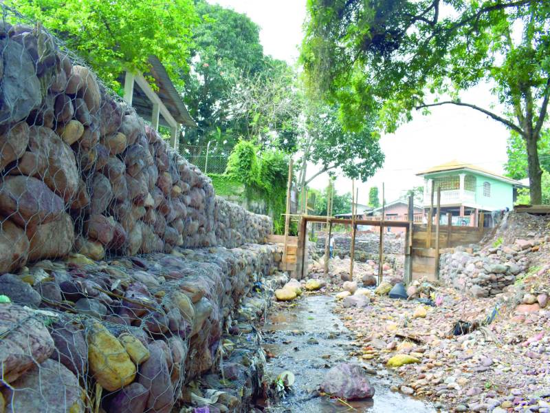 <b>Con los gaviones se protegerán calles y viviendas durante las crecidas de la quebrada El Búfalo.</b>