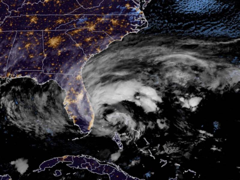 La tormenta tropical Nicole se dirige ahora hacia el Golfo de México tras azotar Florida como un ciclón de categoría 1.
