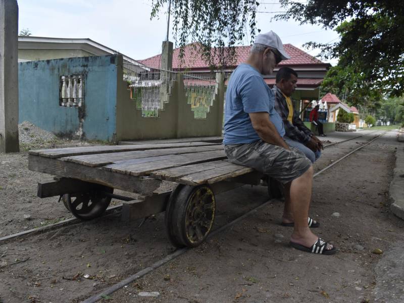 Por los momentos “Las burras” están trasladando turistas y productos hacia la zona núcleo del Refugio de Vida Silvestre Cuero y Salado. La línea del tren es el único medio para llegar a este destino del Caribe hondureño.