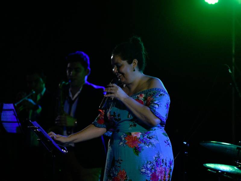 <b><span class=mln_uppercase_mln>Matices Jazz Band deleitó a los presentes con un extenso repertorio; con su talento se robaron los aplausos y la atención de todos.</span></b>