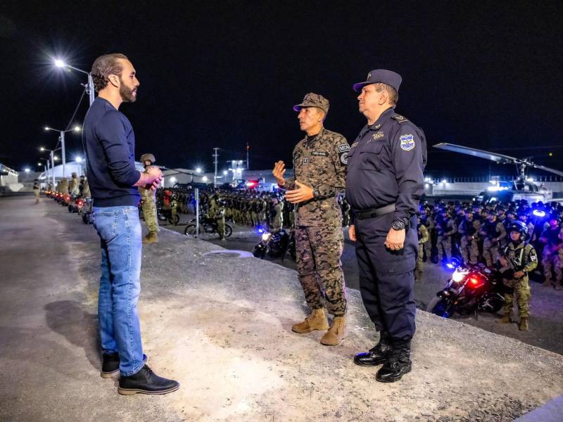 Bukele inauguró ayer una megacárcel para recluir a más de 40,000 pandilleros en El Salvador.