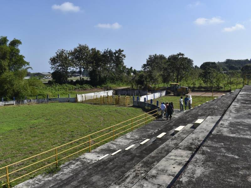 El rodeo del Curla estuvo abandonado por mucho tiempo, hoy los estudiantes de Agronomía le están arreglando para celebrar el evento que más les apasiona y que es propio de este campus.