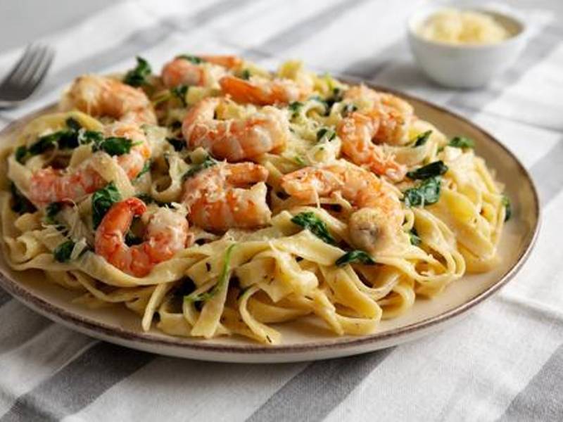 Pasta cremosa con camarones
