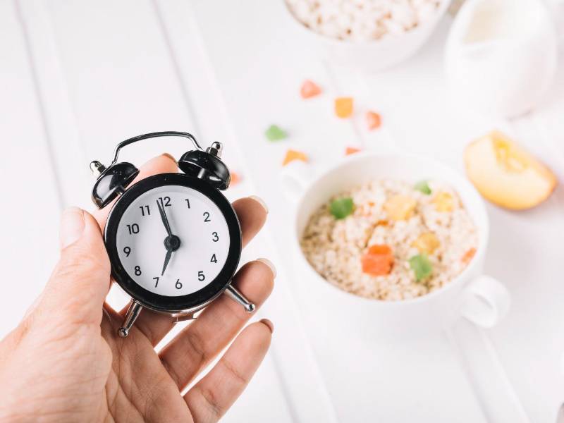 Para evitar los altibajos de la glucosa sanguínea se recomienda ingerir los carbohidratos 20 minutos después de comenzar a comer.