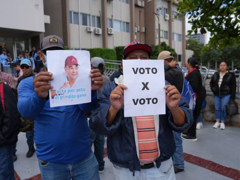 Colectivos del Partido Libertad y Refundación (Libre).