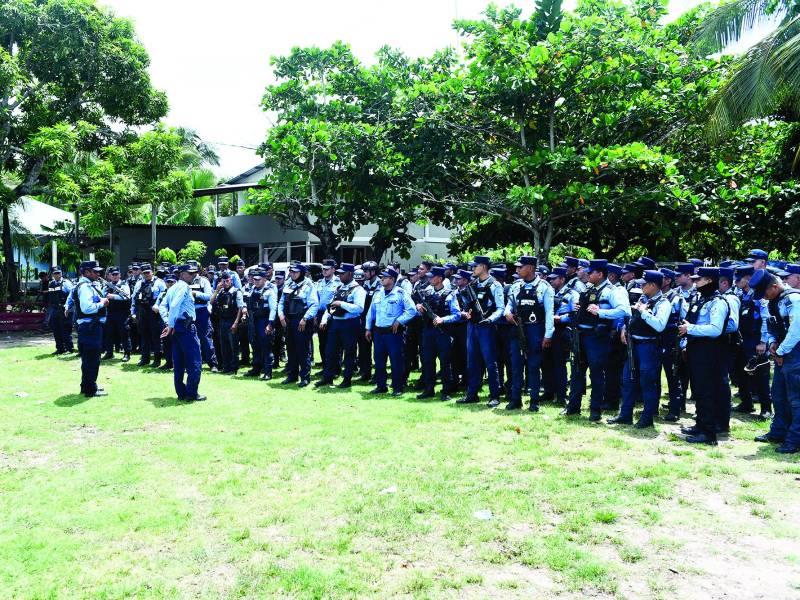 Las autoridades de Seguridad instalaron de manera permanente un campamento policial con el fin de darles seguridad.