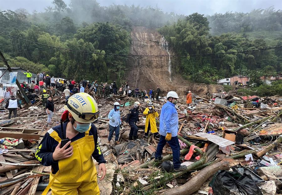 Los trabajos de rescate se han intensificado.