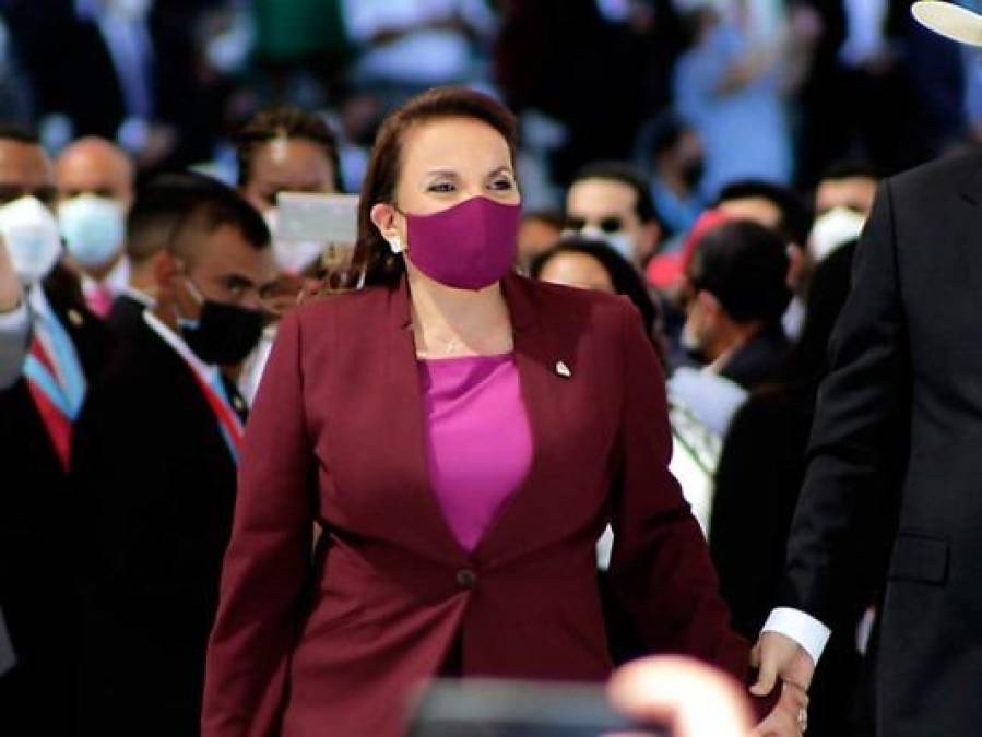 Para su investidura el 27 de enero de 2022, Xiomara Castro lució un power suit diseñado por Yoyo Barrientos con el que refleja la relevancia de su nuevo cargo al frente de la nación.