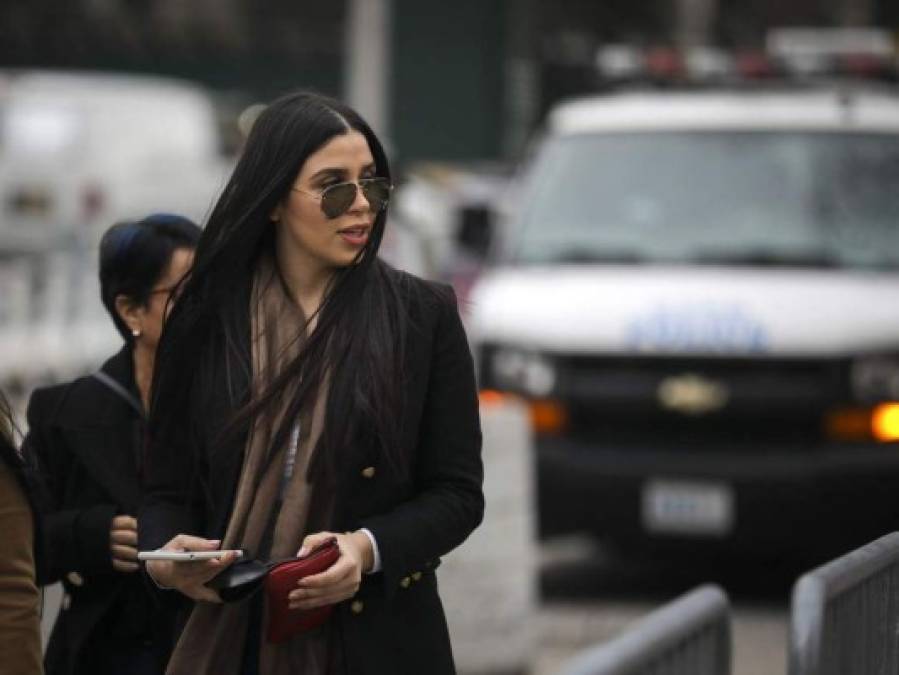 Emma Coronel, la exhuberante esposa del narcotraficante mexicano Joaquín 'El Chapo' Guzmán, sigue los pasos de la estrella de telerrealidad, Kim Kardashian, buscando llevar su vida a la pantalla chica, según medios estadounidenses.