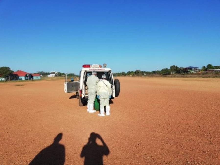 El doctor Walter Willy fue trasladado inicialmente del hospital de Puerto Lempira en una ambulancia la mañana de este jueves. Su estado de salud era crítico, dijo el director del centro asistencial.