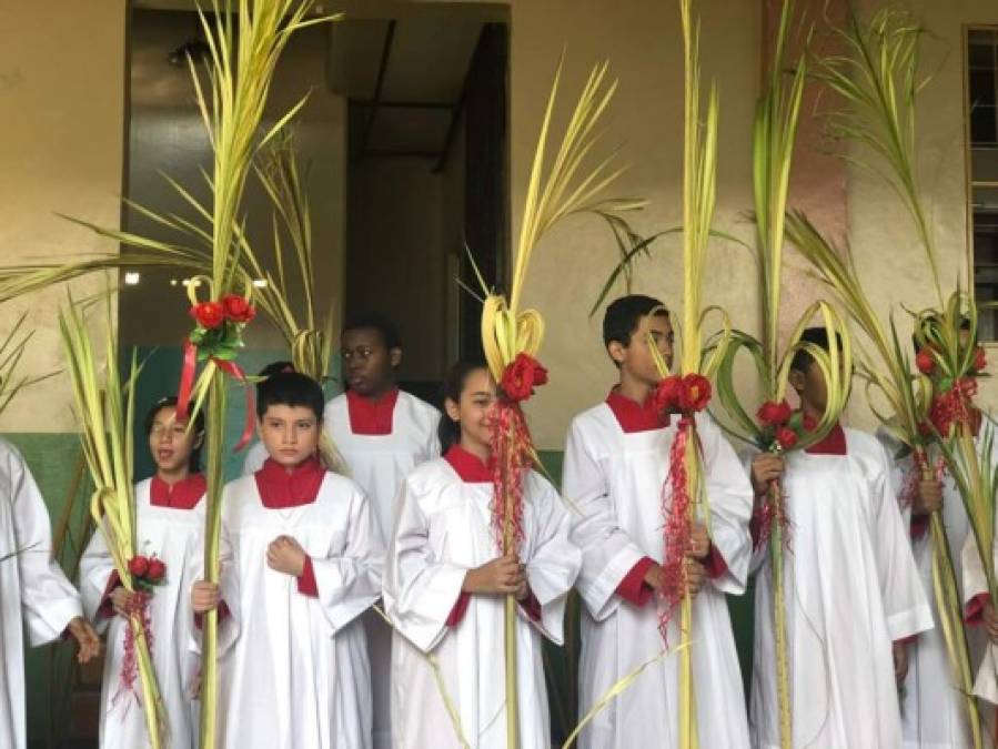 Parte del personal que conformará el recorrido por las calles sampedranas para celebrar el Domingo de Ramos.