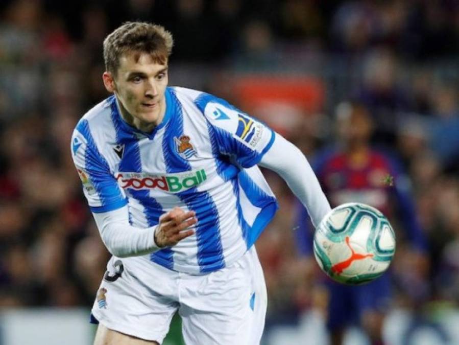 Diego Llorente ha dejado la Real Sociedad para jugar en el Leeds United de Marcelo Bielsa, tras un acuerdo entre clubes que pone fin a tres temporadas del defensa central en el conjunto 'txuri urdin'. <br/><br/>El traspaso se ha cifrado en torno a los 20 millones de euros, según informa la prensa británica, y el Real Madrid también se embolsará un porcentaje de la operación por el canterano blanco.