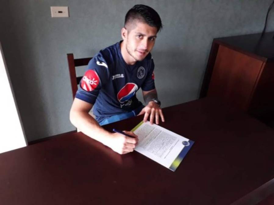 El nuevo jugador Argentino Matias Galvaliz ya firmó su contrato con Motagua