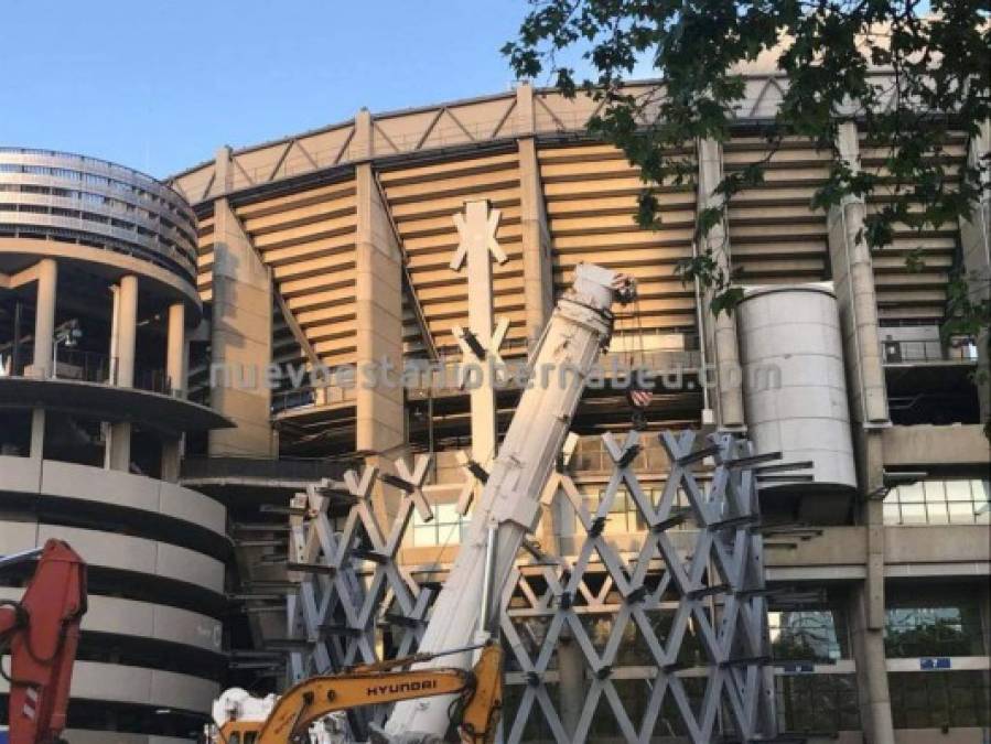 Estado del exterior del Estadio Santiago Bernabéu durante las obras del remodelación.