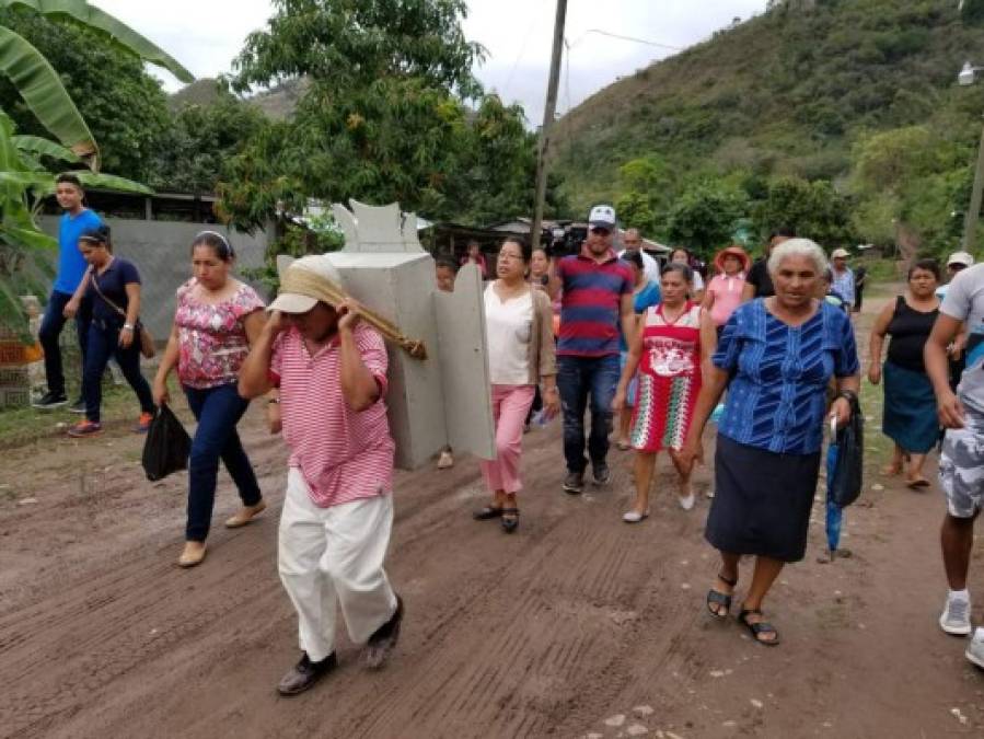 Esta tradición la comenzaron los Lencas para mostrar su leatad y hermandad cuando habían disputas entre sus pueblos por territorios o conflicto de acceso al agua.