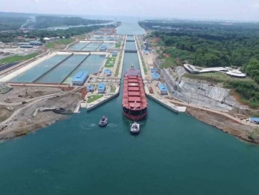 En plena pandemia de coronavirus, el Canal de Panamá comienza a quedarse sin agua