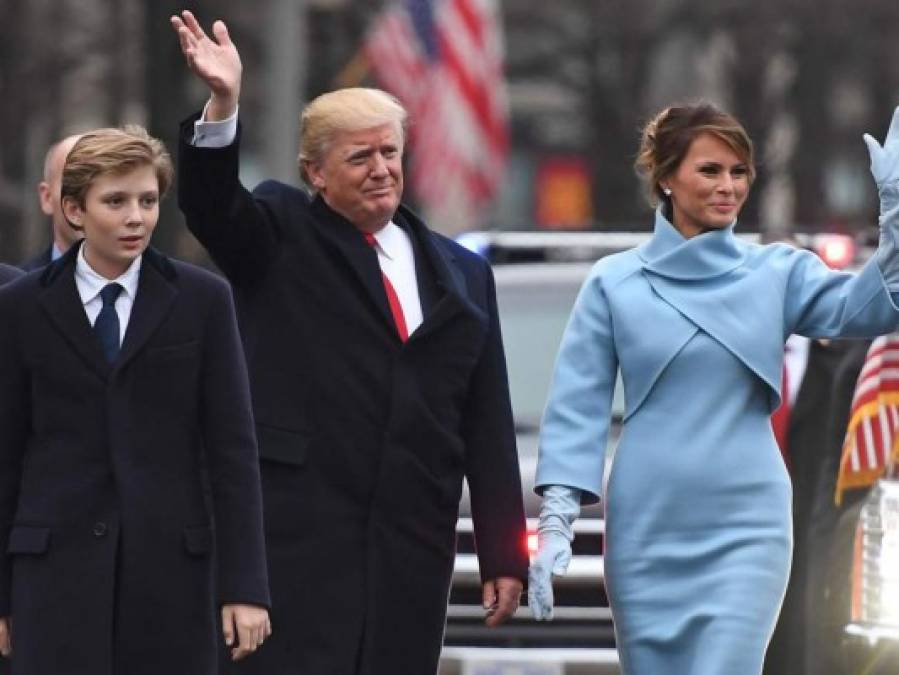 Barron Trump, el hijo menor del presidente de EEUU, Donald Trump, quien ha ha hecho todo lo posible por mantenerse fuera del foco público, reapareció y sorprendió a todos con su nueva apariencia.