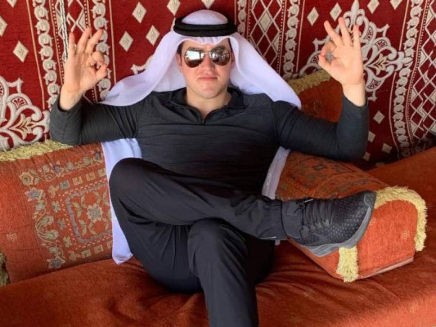 El senador, que busca la gobernatura de Nuevo León, presumió en redes sociales su viaje a Qatar en abril de 2019 causando polémica nuevamente.