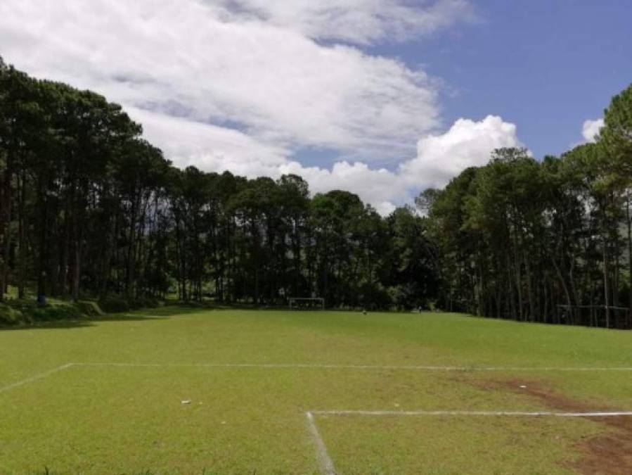 Esta bonita cancha está ubicada en Cañaveral, Cortés, y su nombre es La Bombonera.