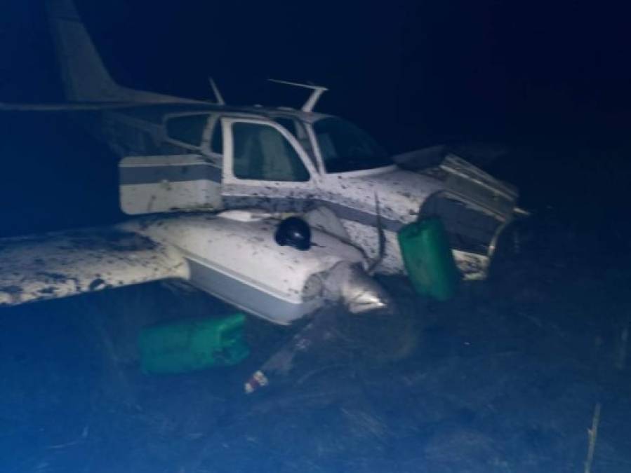 Tras detectar el avión los militares activaron el protocolo de reacción y posteriormente se logró asegurar la avioneta sospechosa de transportar droga que realizó aterrizaje, dañandose, en una pista clandestina al sureste de Brus Laguna.