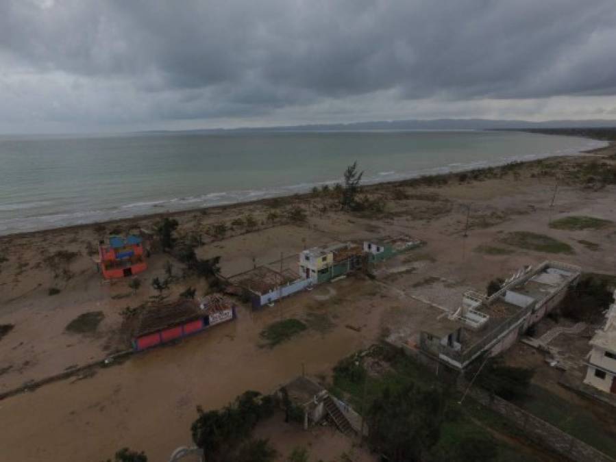 La tormenta mató al menos a 800 personas en Haití, el país más pobre de América, con la cifra final se espera que sea mucho mayor.
