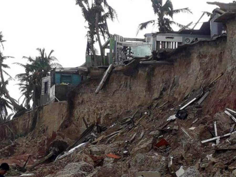 En Haulover, al igual que en el resto de la RACN, las casas tradicionalmente son construidas en su totalidad con madera, y levantadas sobre pilotes para protegerse de las inundaciones, debido a que es una zona donde llueve hasta nueve de los doce meses del año.