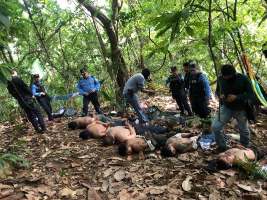 La operación Hormiga VI se ejecutó en San Pedro Sula y otros municipios en los cuales dejó como resultado la captura de 11 pandilleros de la MS-13, quienes al ver a los agentes dispararon, pero uno de ellos resultó herido y momentos después murió. Les desarticularon un centro de dosificación y les incautaron armas y dinero. A continuación los rostros de los temidos pandilleros.<br/><br/>1- Jason Israel Flores Pérez, originario de Atlántida, alias: Vivo <br/>cabecilla del MS-13.<br/><br/>2. Josué Vallecillo Membreño, originario de San Pedro Sula, Cortés.<br/>alias Buitre, cabecilla MS-13.<br/><br/>3- Erik Alberto Padilla originario de San Pedro Sula. alias: El Chele cabecilla de MS-13. <br/><br/>4. Hender Janey Jovel Chávez. alias: Duende. Gatillero de MS-13.<br/><br/>5. Marvin Antonio Flores Flores originario: de Choluteca. alias: Chispa cabecilla de MS-13.<br/><br/>6. Rafael Alexander Cruz Carías, originario La Ceiba. Alias: Tranquilo cabecilla de MS-13. <br/><br/>7. Erik Joel Torres Flores. Originario de Francisco Morazán. Alias El Chiky<br/>cabecilla de MS-13. <br/><br/>8. Santos Rodolfo Díaz Díaz. alias sombra, quien murió a consecuencia de heridas de arma de fuego.<br/><br/>9. Merlín Noel Méndez Sánchez. Residente en la colonia La Primavera San Pedro Sula Cortés. <br/><br/>10- Bryan Nahún Hernández Mateo. Alias Pupilo, residente en la col La Primavera de San Pedro Sula, Cortés.<br/><br/>11. Kimberly Isabel Girón López, originaria de la aldea Las Peñitas.