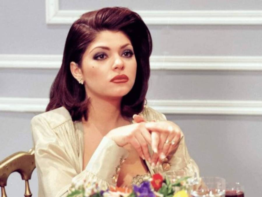 Itatí Cantoral:<br/><br/>Itatí saltó a la fama mundial después de interpretar a 'Soraya Montenegro' en María la del barrio, su juventud y belleza, más su naturalidad para interpretar a una villana le dieorn reconocimiento y un puesto entre las mejores actrices del momento. <br/>