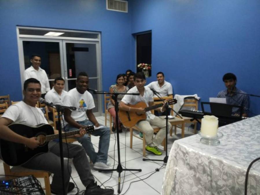 Era uno de los jóvenes más activos de la parroquia en donde era fiel devoto, su instrumento era el piano.