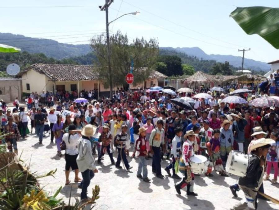 Este evento es organizado por la Red educativa 'Faro de Luz' conformada por las comunidades de la zona alta de Gualcinse: Valle Nuevo, Cogolón, Roblón, Santo Tomás, Gualdaya, Los Planes, La Coaquin y Malura.
