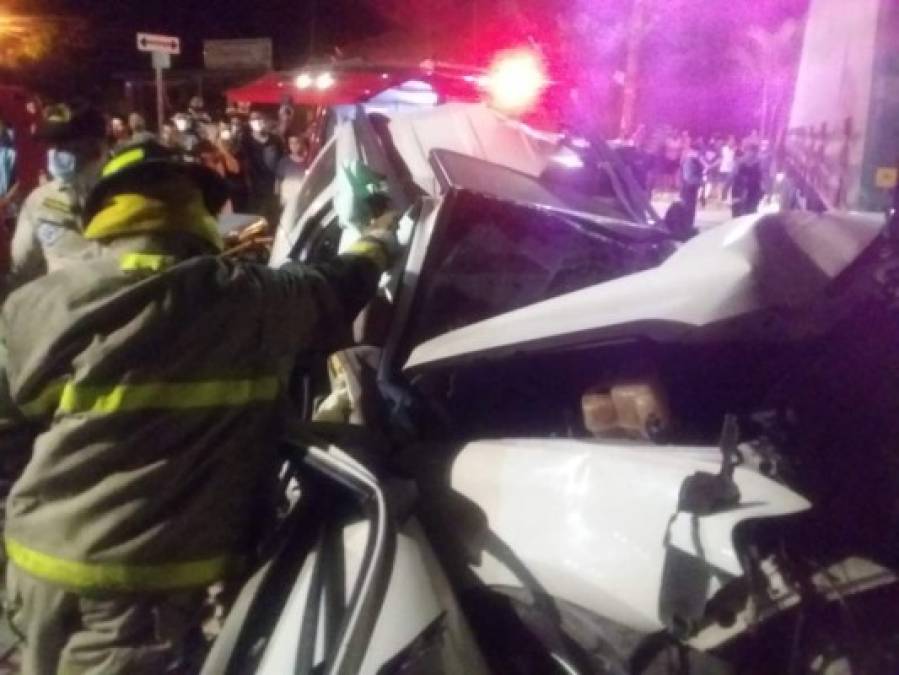 Tres niñas perdieron la vida en una colisión entre una rastra y una camioneta por la 13 calle y 12 avenida de la colonia Modelo San Pedro Sula.