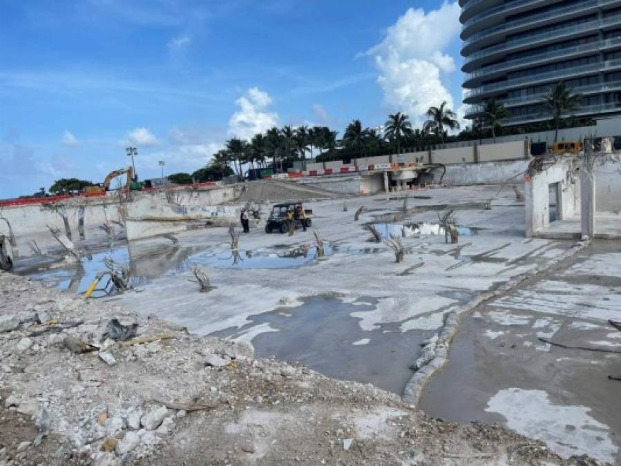 Terminan de retirar escombros a un mes de derrumbe del edificio Champlain Towers de Miami