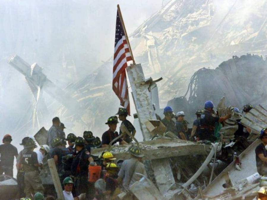 Los ataques del 11-S provocaron la invasión de Afganistán por parte de una coalición liderada por Estados Unidos para desalojar al régimen talibán, que había ofrecido santuario al líder de Al Qaida, Osama bin Laden.