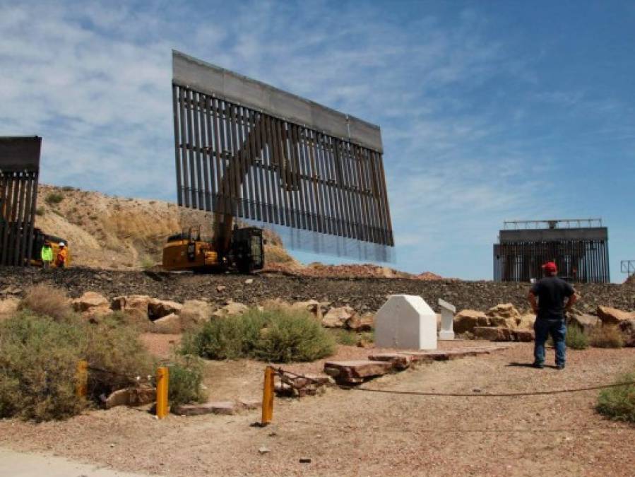 La administración busca erigir el polémico muro sobre los 3.145 km de frontera con México.