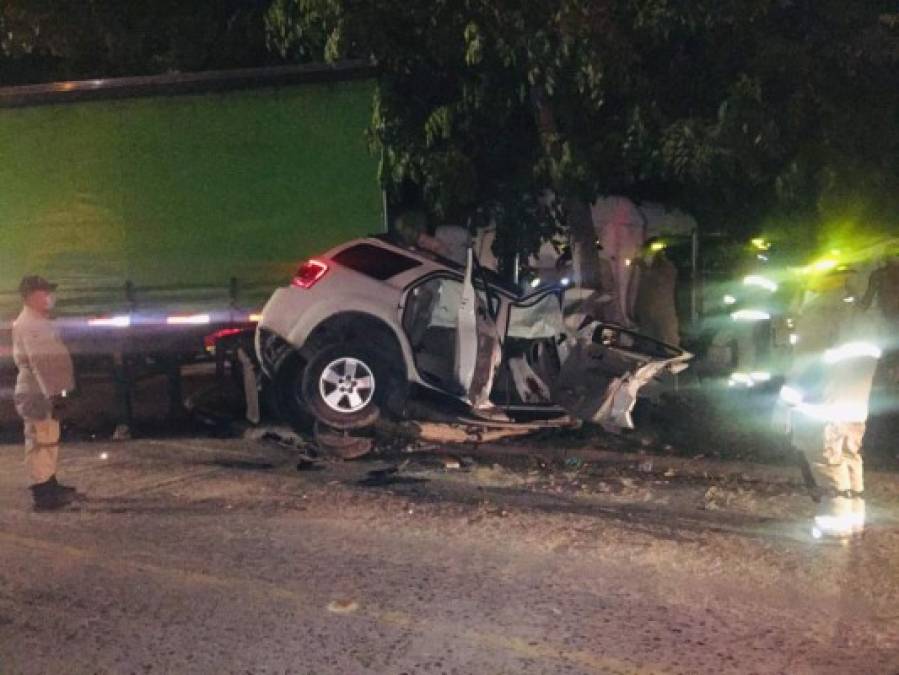 Las niñas Anahí Fuentes (6), Any Fuentes (3) y una recién nacida de 16 días se transportaban con sus papás en una camioneta cuando la rastra supuestamente los embistió.