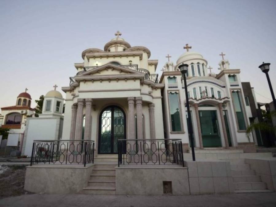La tumba de Amado Carrillo Fuentes, conocido como 'el señor de los cielos', es una de las más ostentosas del cementerio. Cuenta con una capilla para 50 personas y está valorada en 490 mil dólares.