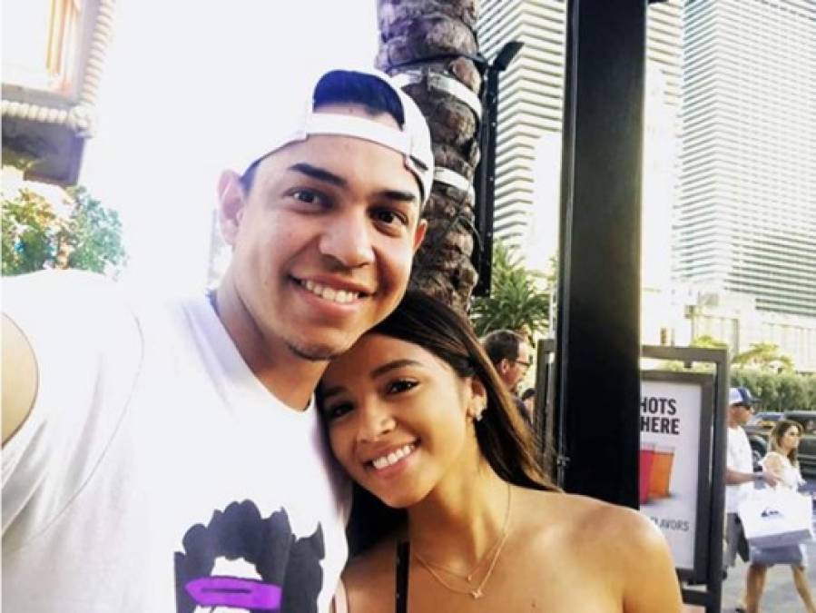 Mauricio Dubón tiene una relación sentimental con esta bella joven de nombre Nancy Herrera.