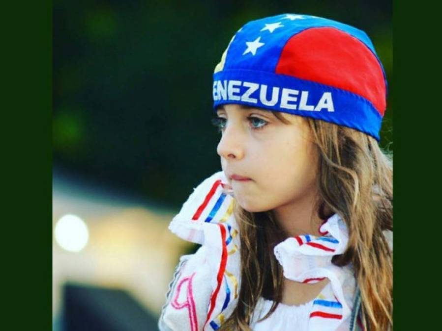 Su abuelo creo una cuenta de Instagram para subir fotos. 'Venezuela lucha', se lee en el posteo de esta foto.