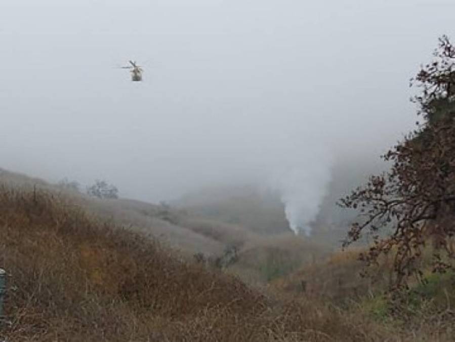 Los Angeles Times también confirmó un accidente de helicóptero en las colinas cercanas de Calabasas, en el sur de California.