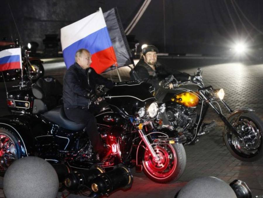 Palacios, yates y limusinas: La vida de lujos de Putin