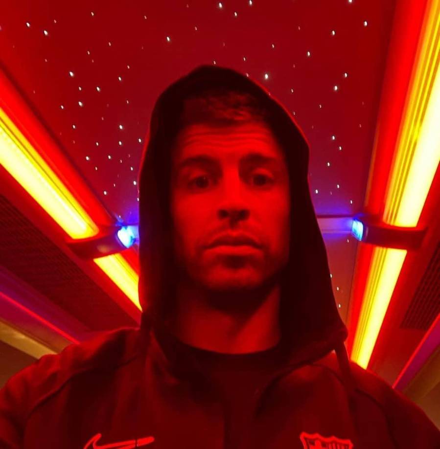 El periodista Marco Chiazza reveló que Gerard Piqué habría hecho firmar una serie de condiciones a su nueva novia para guardar la privacidad de su relación, indicando que es por esta razón que se sabe muy poco de la pareja del futbolista.