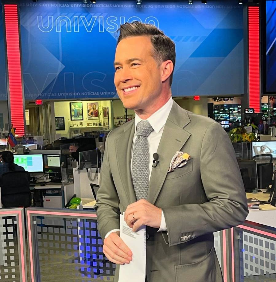 Según trascendió, entre los talentos al aire que también abandonaron Univision están Roger Borges, uno de los corresponsales de Primer Impacto, el programa de las tardes. 