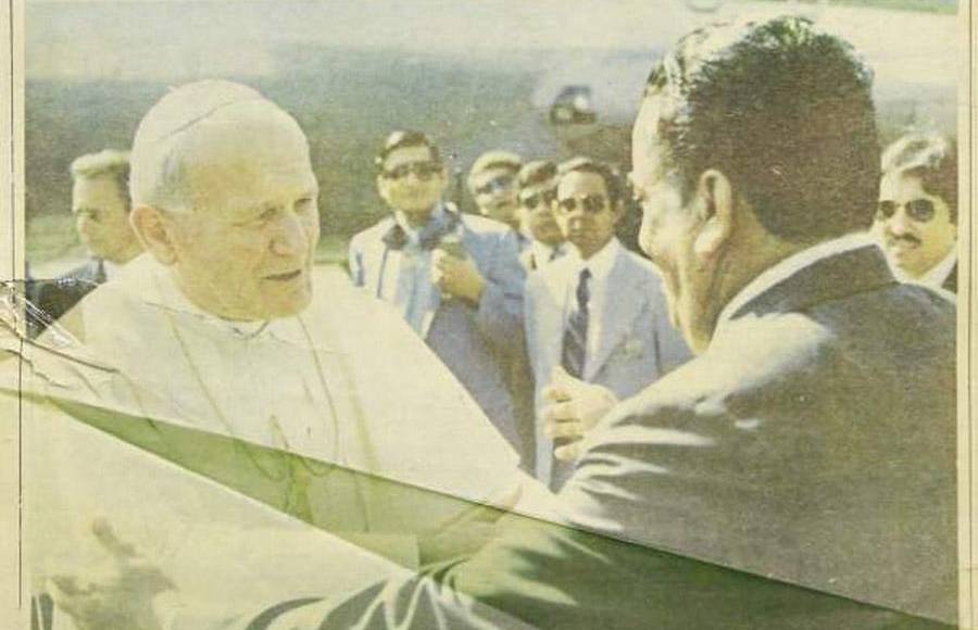 LA PRENSA daba cobertura del gran acontecimiento. La portada del rotativo un día después de la visita de Juan Pablo II.
