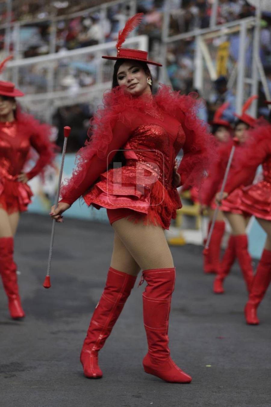 Bellas palillonas de la capital, reinas de los desfiles patrios