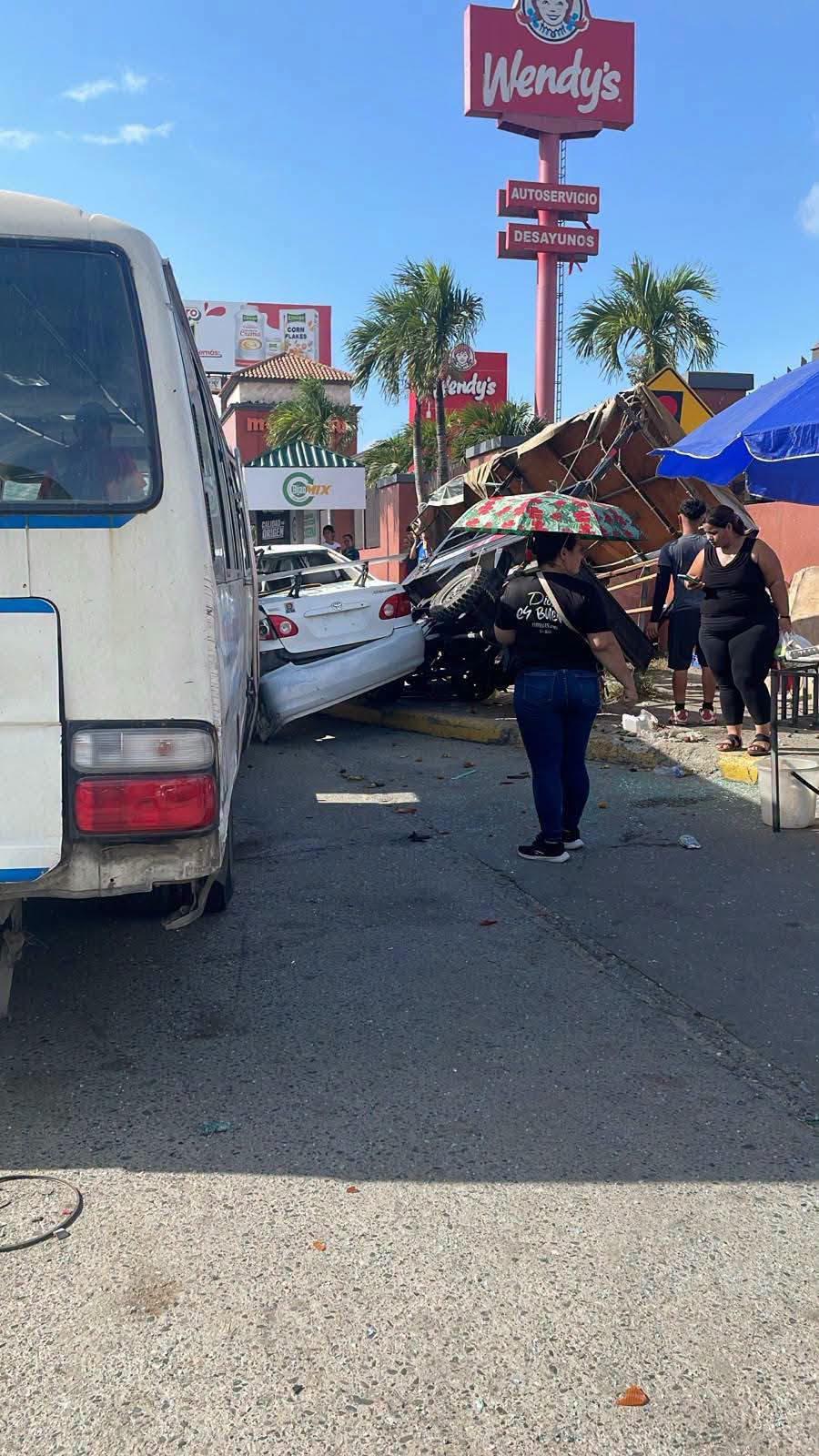 Múltiple choque provocado por bus rapidito deja varios heridos  en Choloma