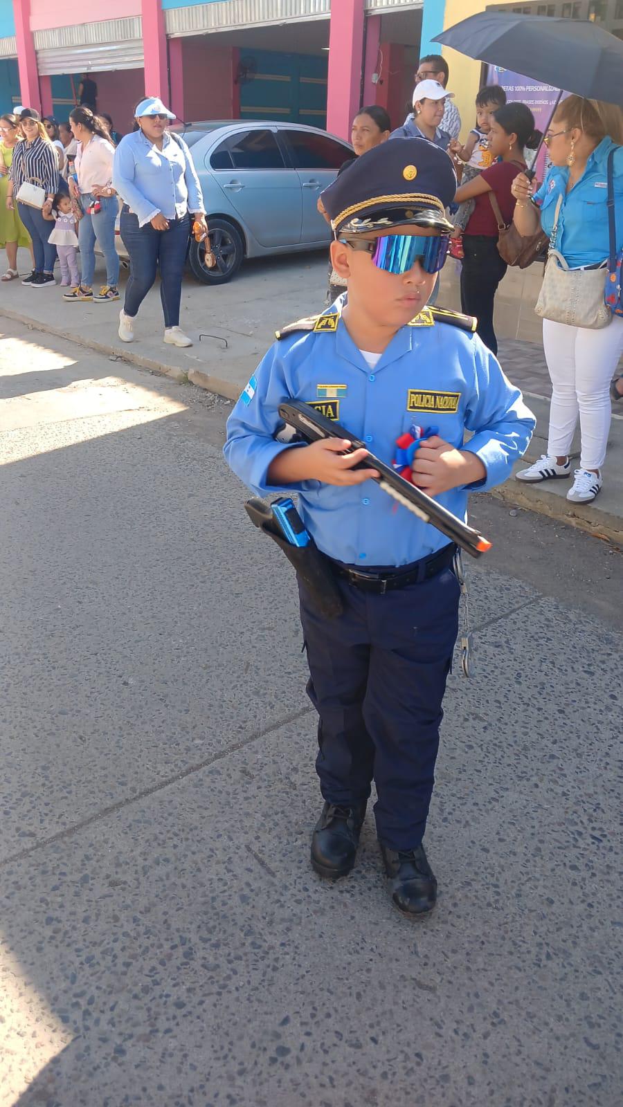 Nacaome: con patriotismo, estudiantes rinden honores a Honduras