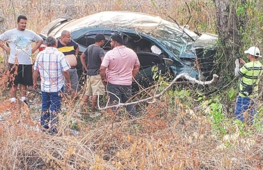 El viernes 24 de mayo el carro de la abogada sufrió un despiste y se estrelló contra un árbol en la comunidad conocida como Guangolola.