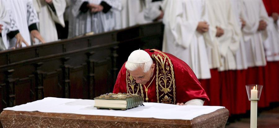 Benedicto XVI pide perdón por los abusos y errores bajo su responsabilidad