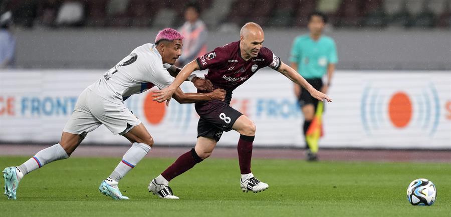 Barcelona vence en partido especial al Vissel Kobe de Iniesta